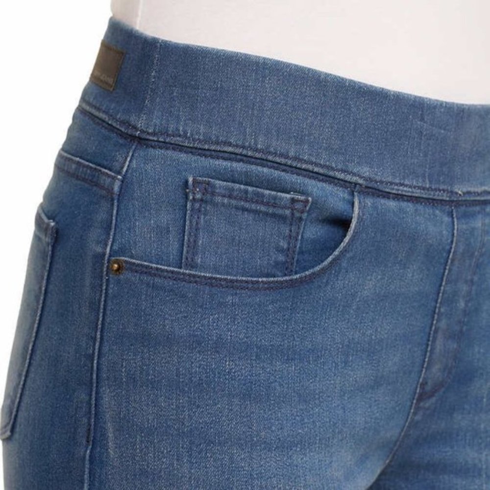 NWT DKNY Jeans Ladies' Pull On Bermuda Short - Picture 3 of 3